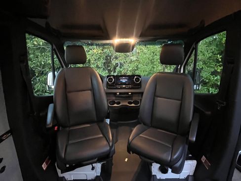 Used 2020 Mercedes-Benz Sprinter 2500 image 12