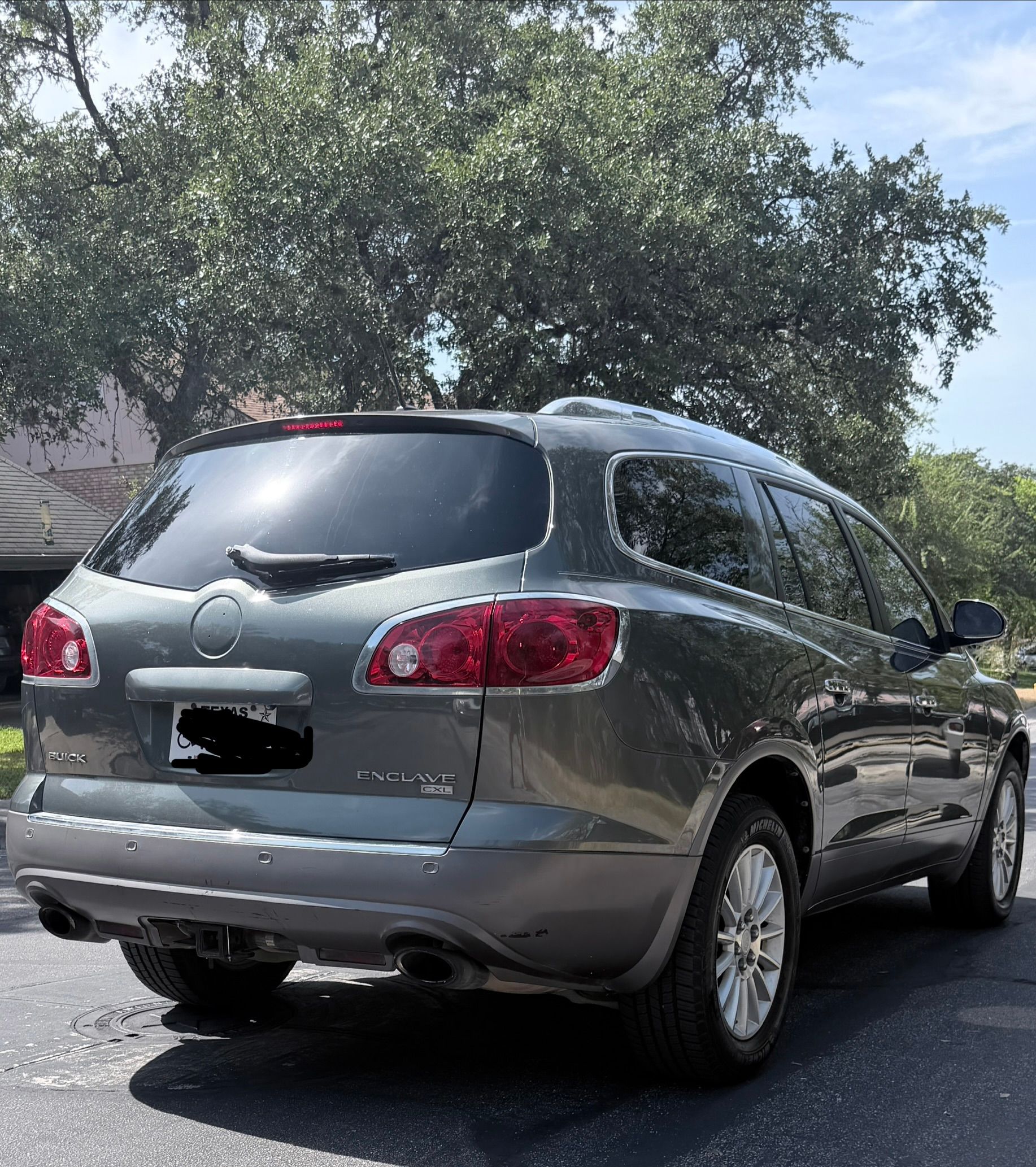 Used 2011 Buick Enclave CXL FWD image 19