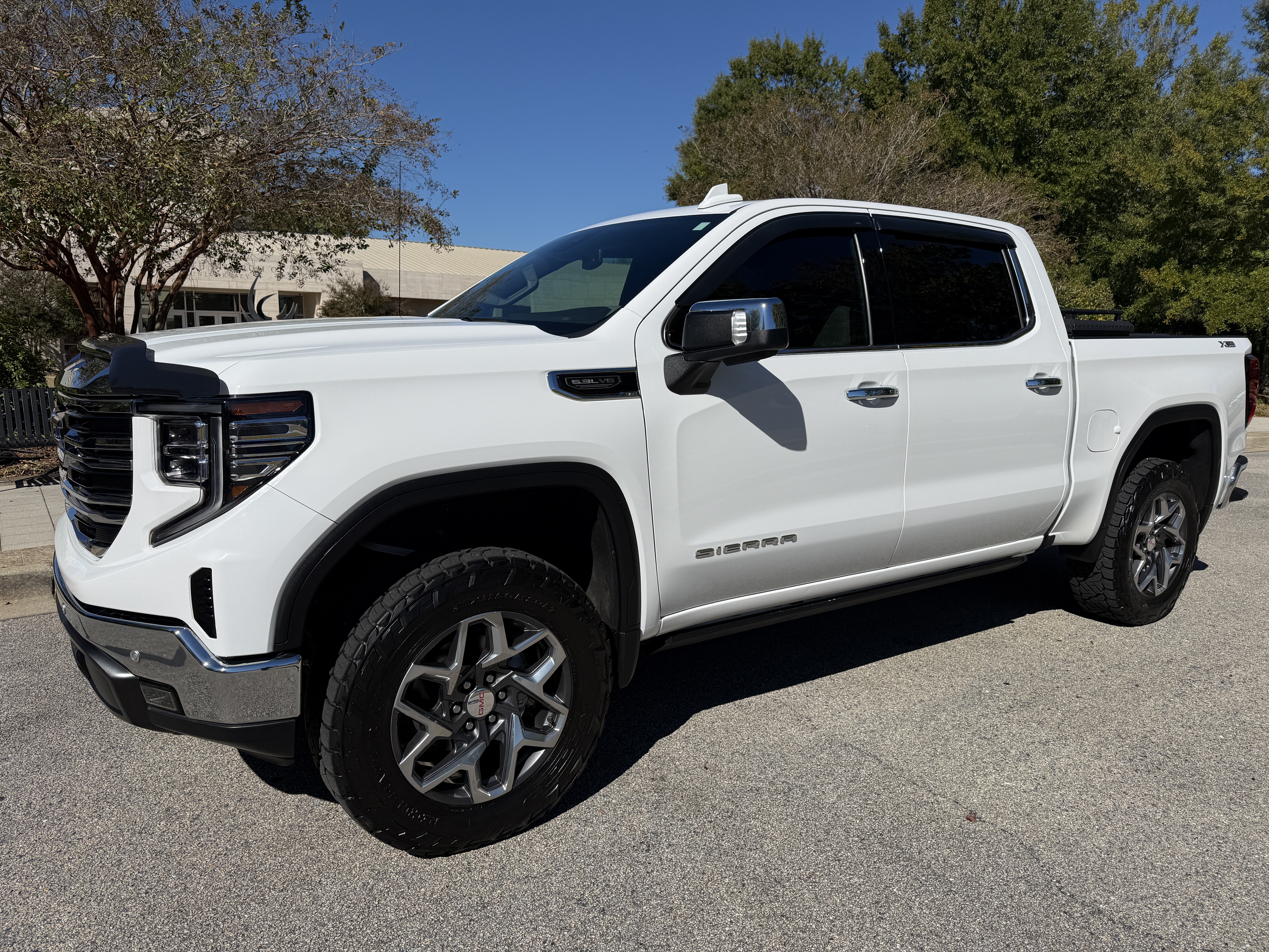 Used 2022 GMC Sierra 1500 SLT w/ SLT Premium Plus Package AWD/4WD image 4