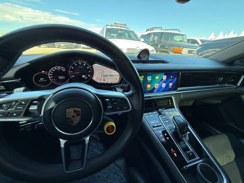 Used 2018 Porsche Panamera 4S image 8