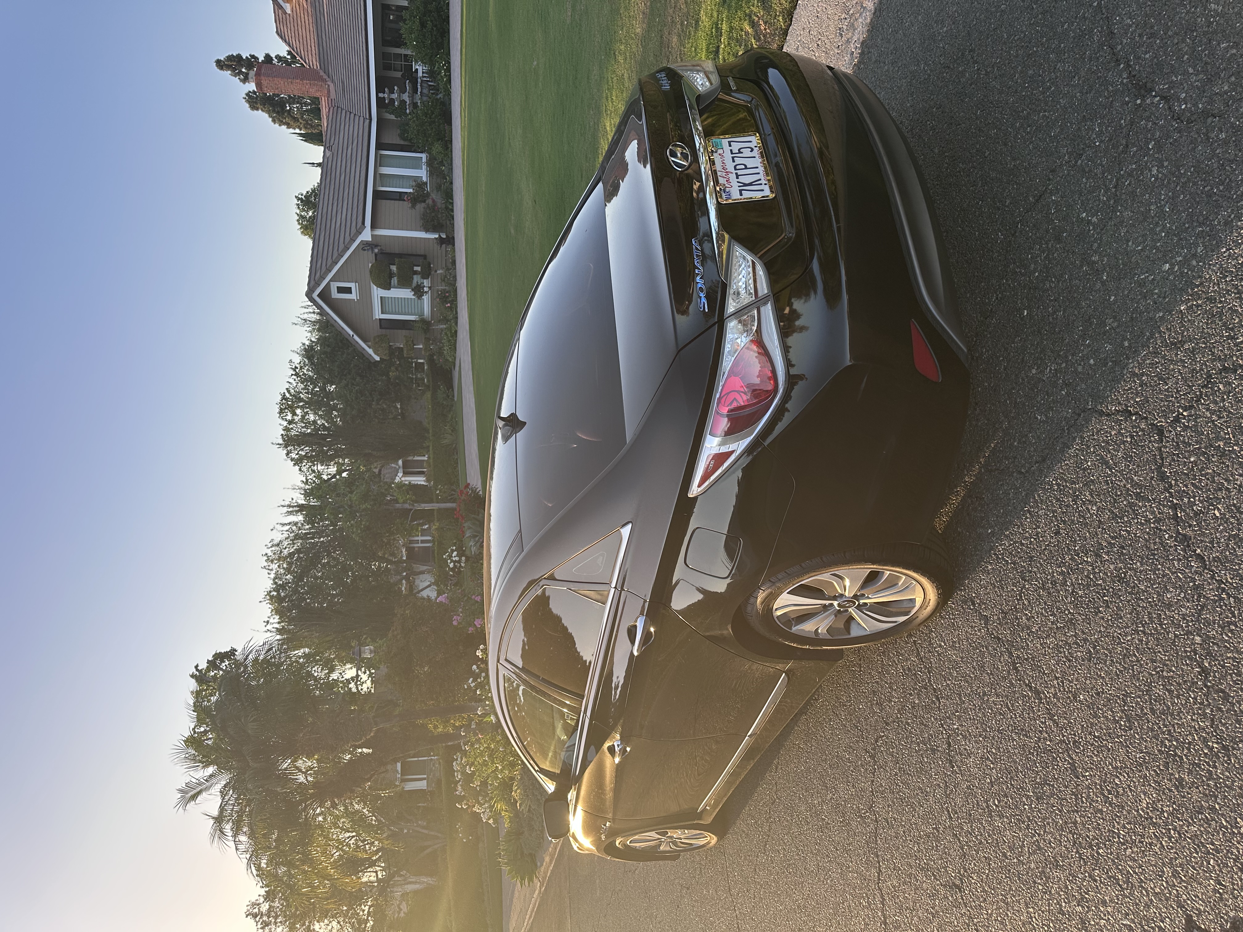 Used 2015 Hyundai Sonata Limited w/ Option Group 02 FWD image 2