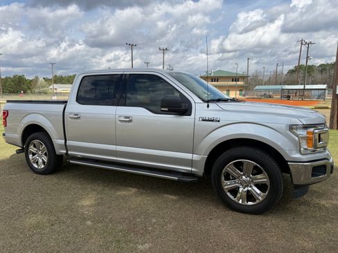Used 2018 Ford F150 XLT w/ Equipment Group 302A Luxury image 4