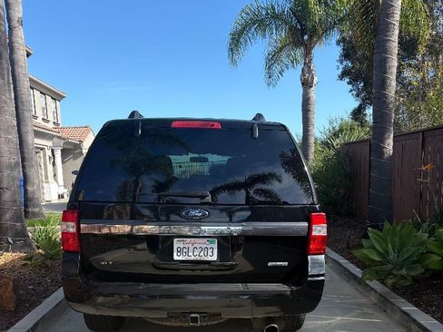 Used 2017 Ford Expedition XLT RWD image 4
