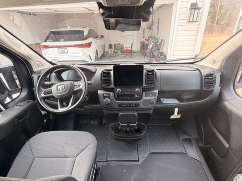 Used 2024 RAM ProMaster 3500 w/ Delivery Van Package FWD image 5