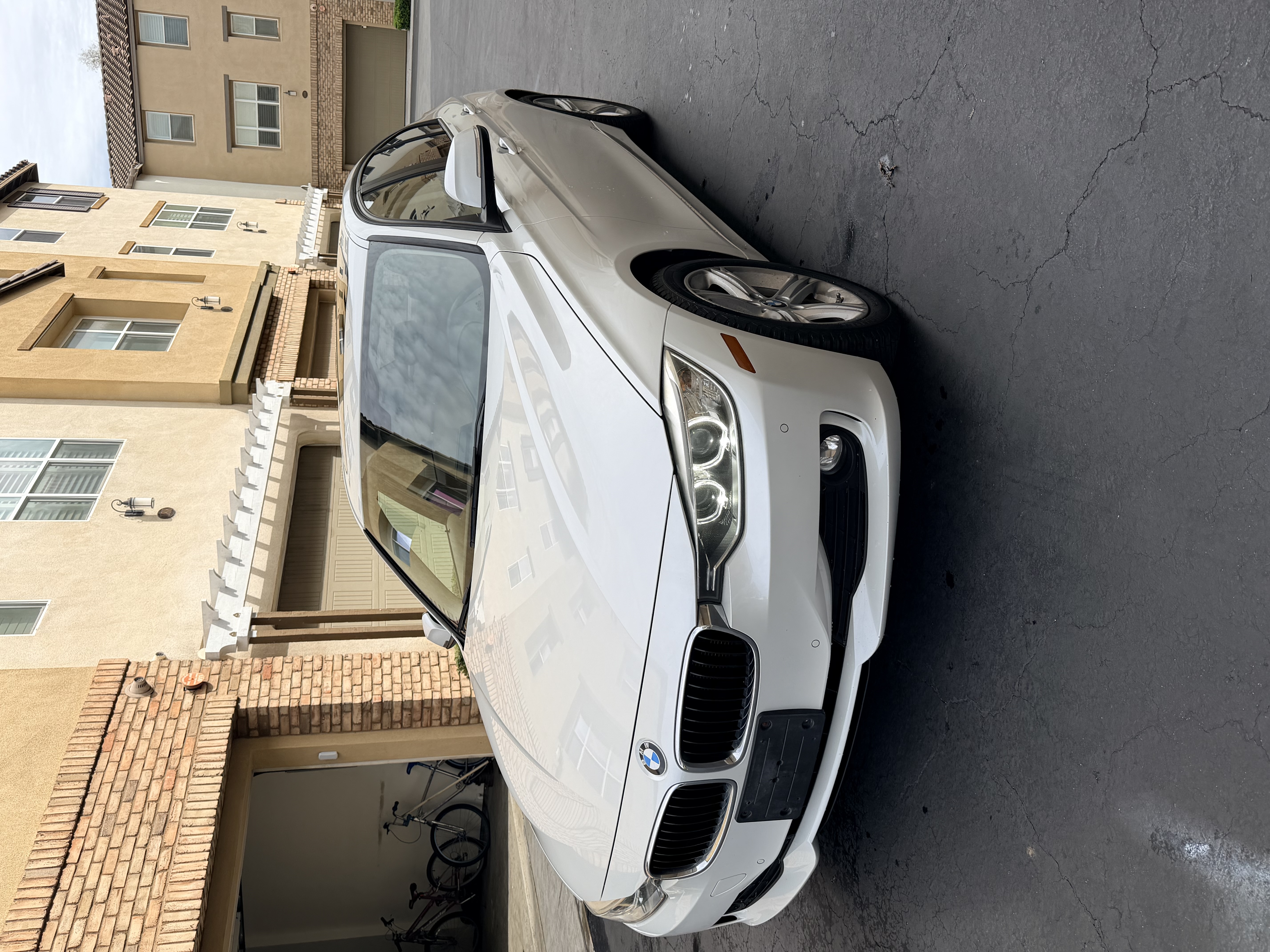 Used 2015 BMW 320i Sedan RWD image 1