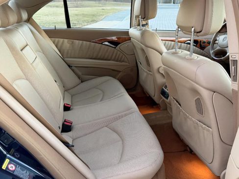 Used 2007 Mercedes-Benz E 550 4MATIC Sedan image 14