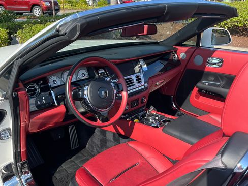 Used 2018 Rolls-Royce Dawn image 6