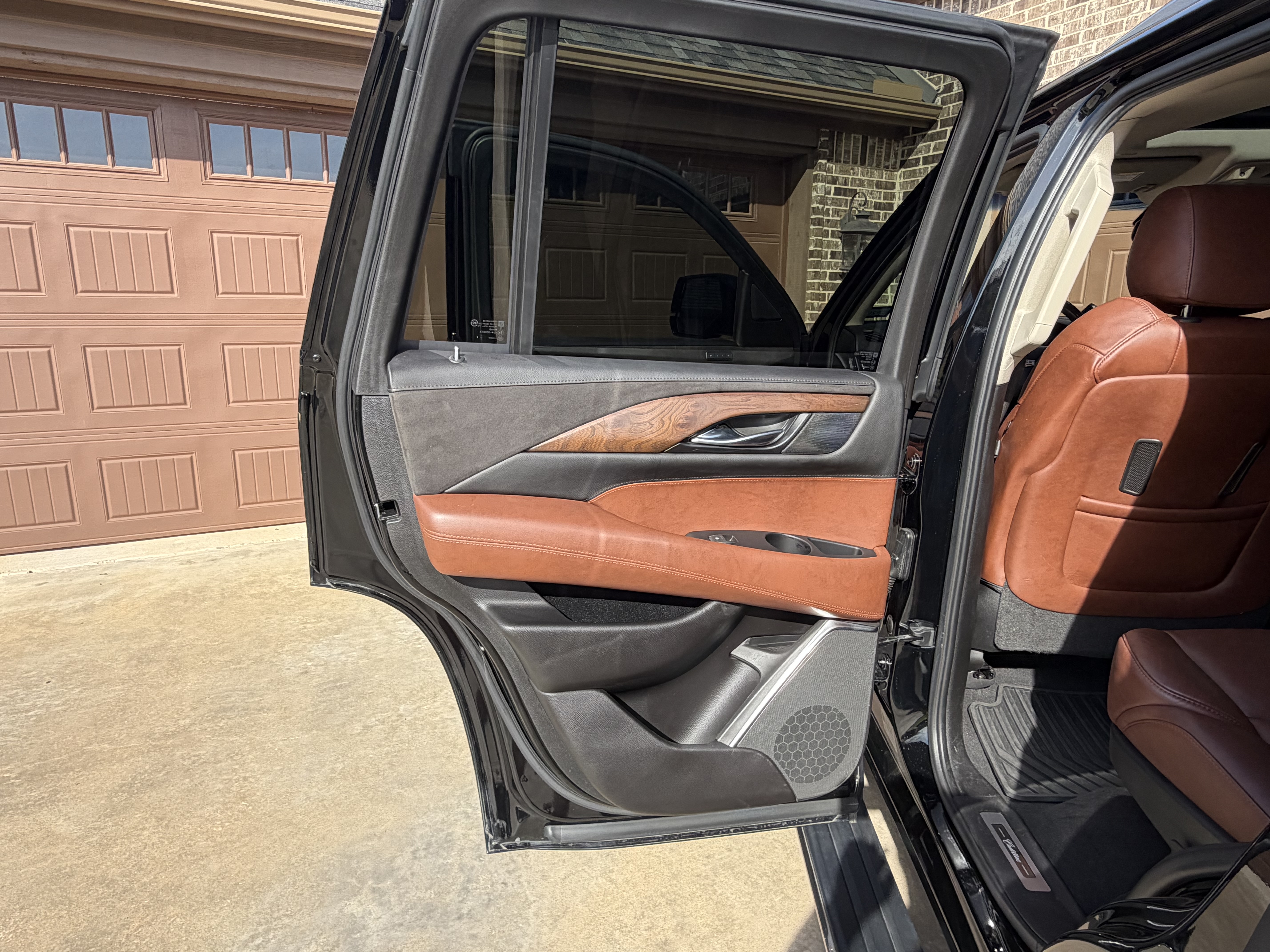 Used 2019 Cadillac Escalade Premium Luxury AWD/4WD image 21