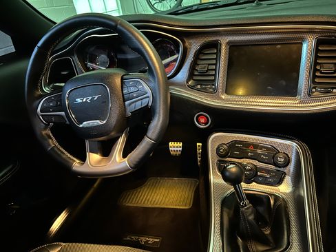 Used 2016 Dodge Challenger SRT Hellcat image 10