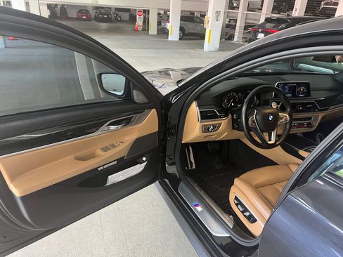 Used 2016 BMW 740i image 14
