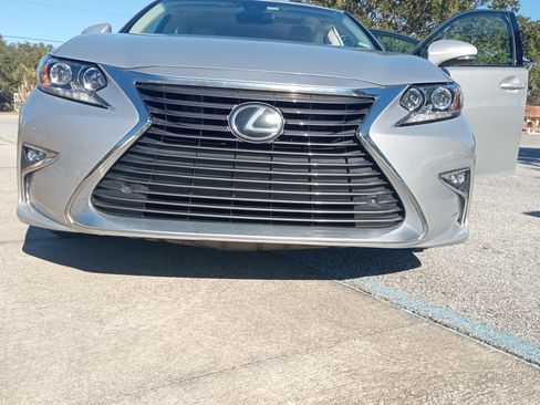 Used 2018 Lexus ES 350 w/ Luxury Package w/Wood Trim image 4