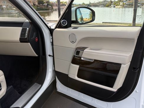 Used 2015 Land Rover Range Rover Supercharged image 17