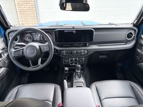 Used 2026 Jeep Gladiator Sport AWD/4WD image 16