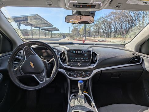 Used 2017 Chevrolet Volt LT image 5
