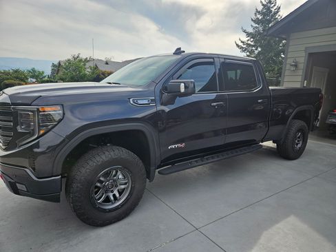 Used 2022 GMC Sierra 1500 AT4 w/ AT4 Premium Package image 4