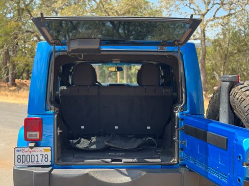 Used 2015 Jeep Wrangler Unlimited Sport w/ Quick Order Package 24S image 10