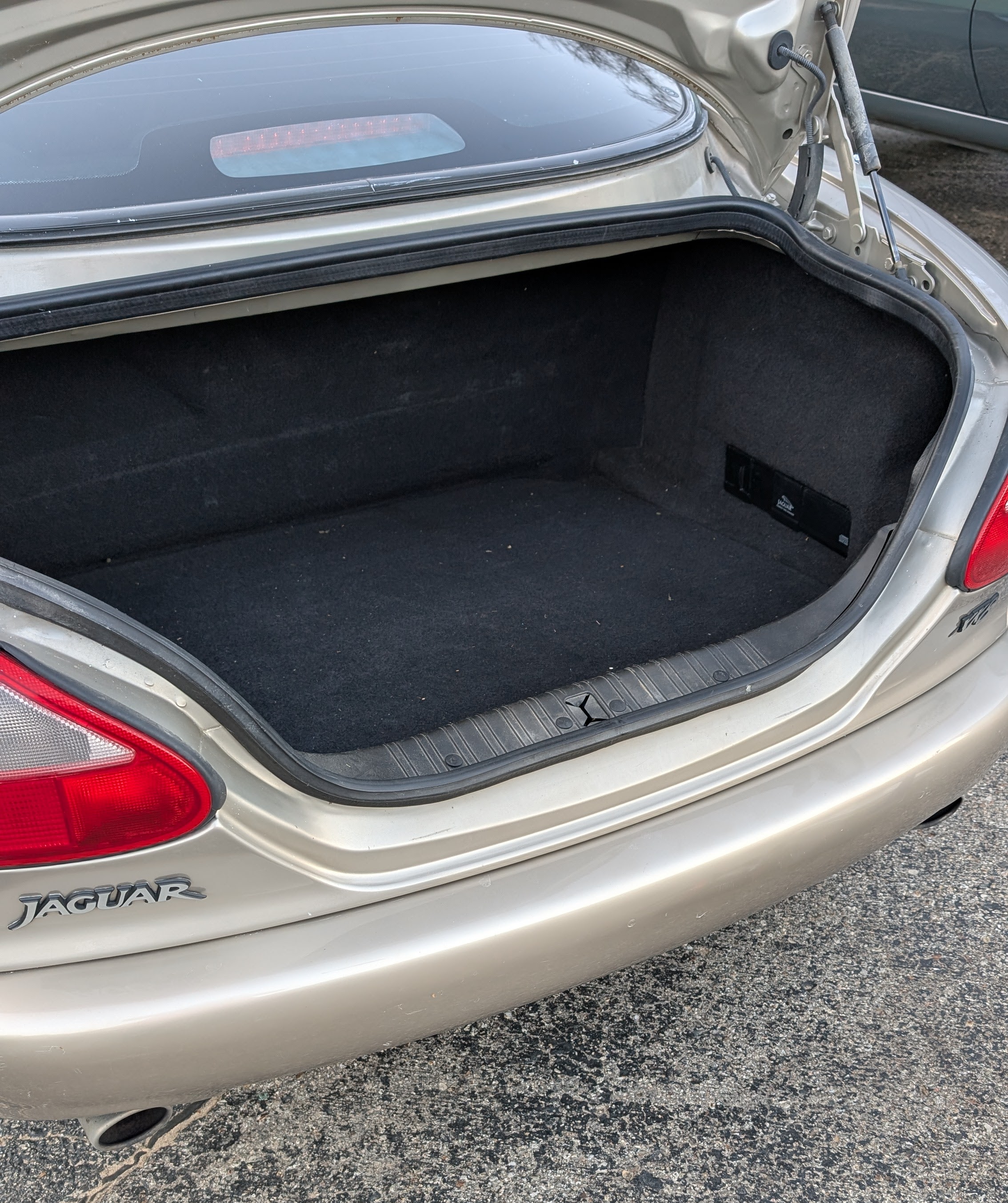 Used 1998 Jaguar XK8 Coupe RWD image 12