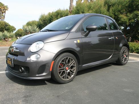 Used 2019 FIAT 500 Abarth w/ Popular Equipment Package FWD image 9