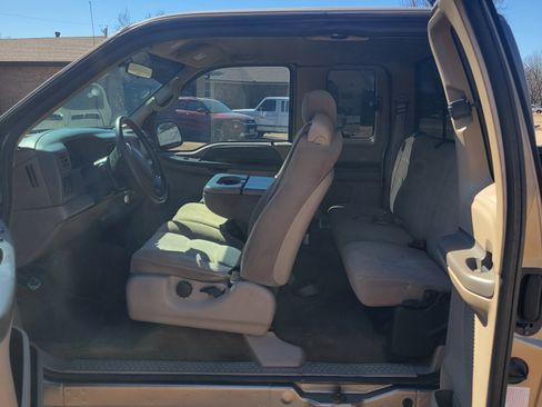 Used 2002 Ford F250 2WD SuperCab Super Duty image 4