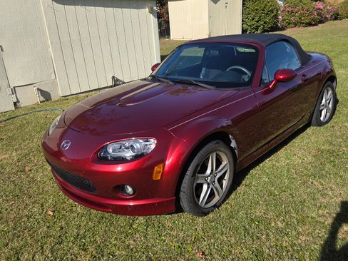 Used 2007 MAZDA MX-5 Miata Sport w/ Appearance Pkg image 5