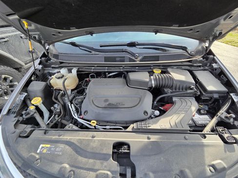 Used 2020 Chrysler Voyager Lxi image 5