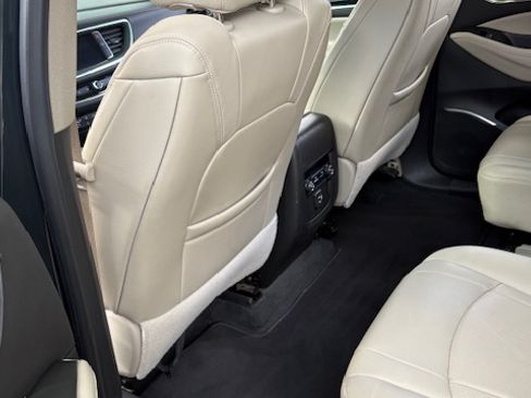 Used 2021 Buick Enclave Essence image 13