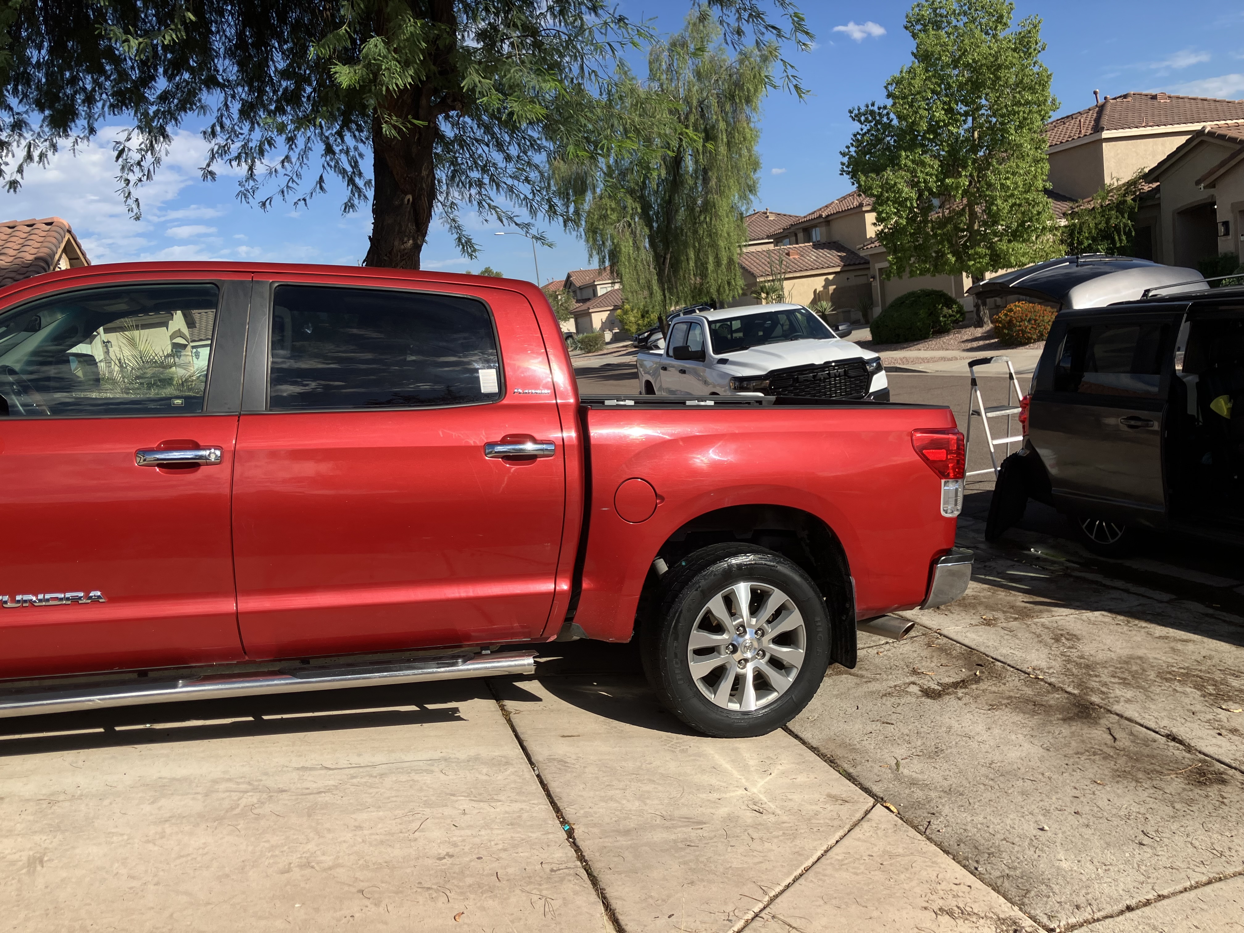 Used 2011 Toyota Tundra Limited w/ Platinum Pkg AWD/4WD image 13