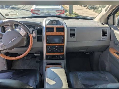 Used 2009 Chrysler Aspen Limited image 3