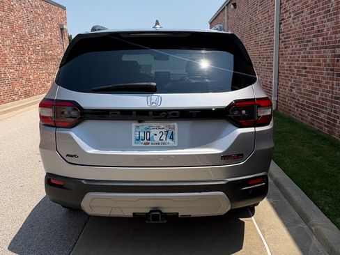 Used 2025 Honda Pilot TrailSport image 5