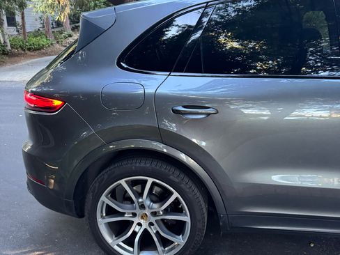 Used 2020 Porsche Cayenne AWD/4WD image 14