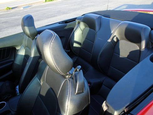 Used 2022 Ford Mustang Premium image 8