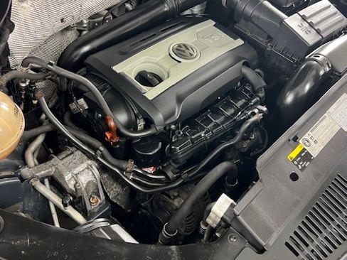 Used 2010 Volkswagen Tiguan Wolfsburg Edition AWD/4WD image 4
