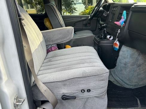 Used 2008 GMC Savana 1500 w/ Preferred Equipment Group image 17