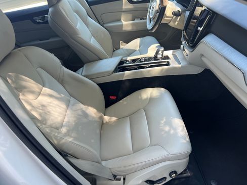 Used 2023 Volvo XC60 B5 Plus AWD/4WD image 11