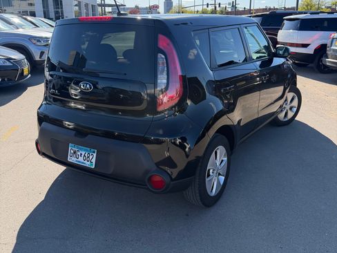 Used 2015 Kia Soul FWD image 2