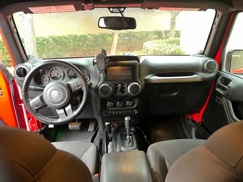 Used 2018 Jeep Wrangler Unlimited Sport S image 8