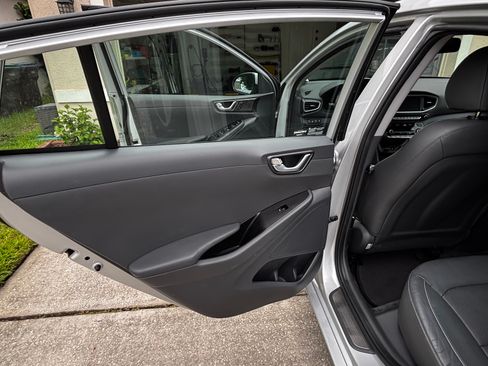Used 2019 Hyundai Ioniq Limited FWD image 17