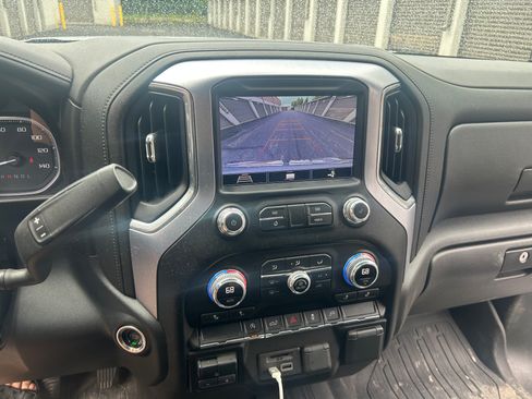 Used 2020 GMC Sierra 1500 SLE w/ SLE Value Package image 19