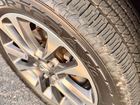 Used 2018 Jeep Grand Cherokee Overland AWD/4WD image 16