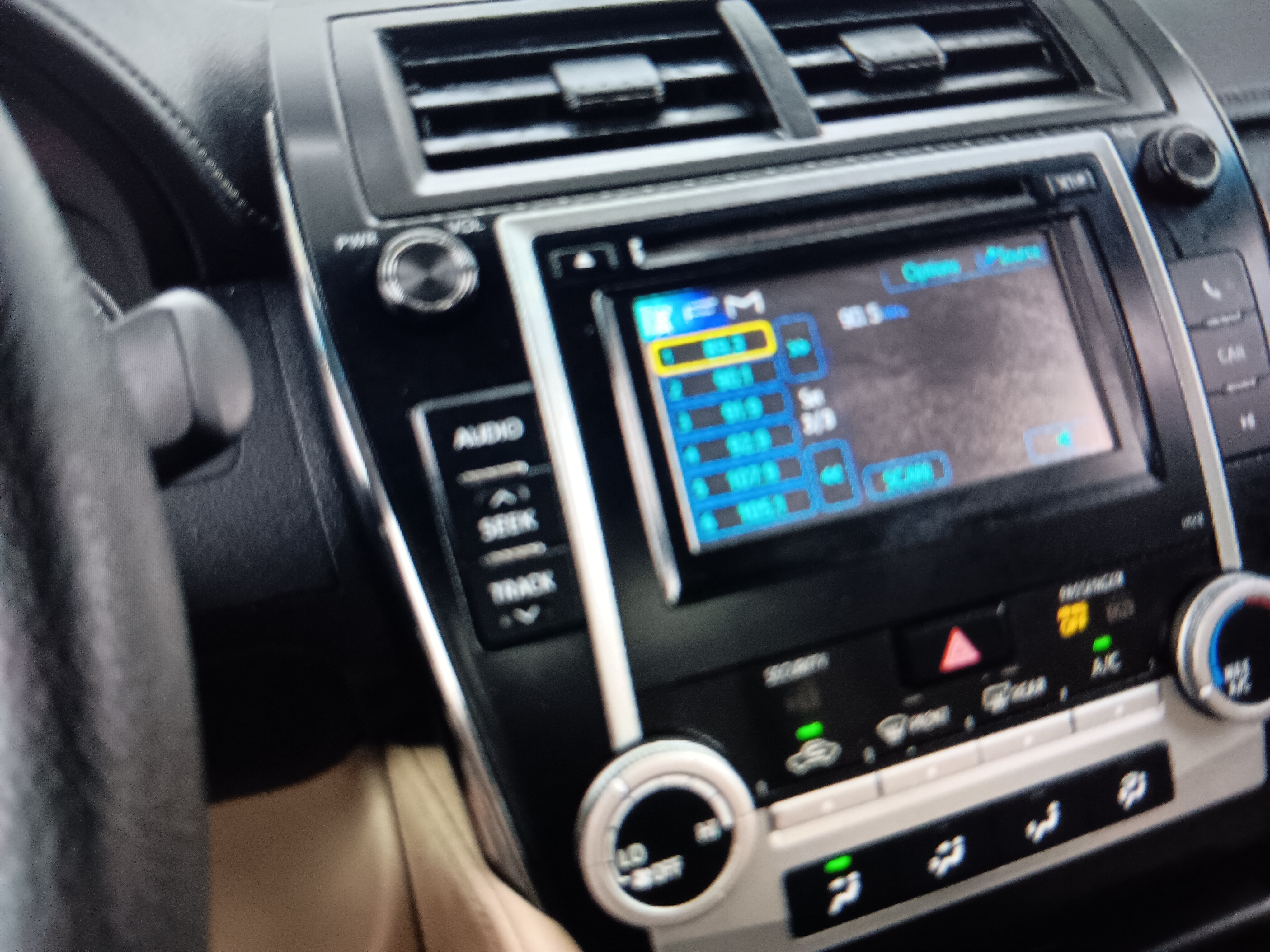 Used 2011 Toyota Camry LE w/ LE Extra-Value Pkg FWD image 13
