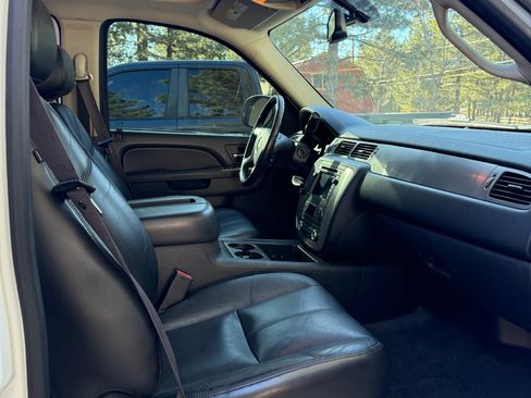 Used 2011 Chevrolet Tahoe LT image 9