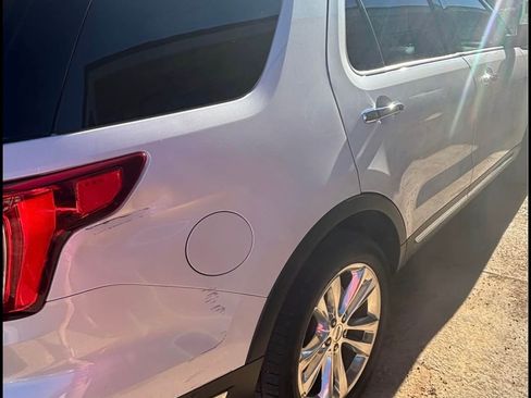 Used 2018 Ford Explorer Limited w/ Equipment Group 301A FWD image 6