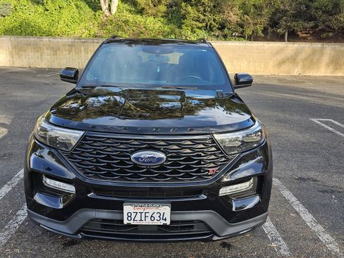 Used 2022 Ford Explorer ST-Line w/ Class IV Trailer Tow Package image 2