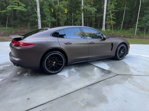 Used 2018 Porsche Panamera image 6