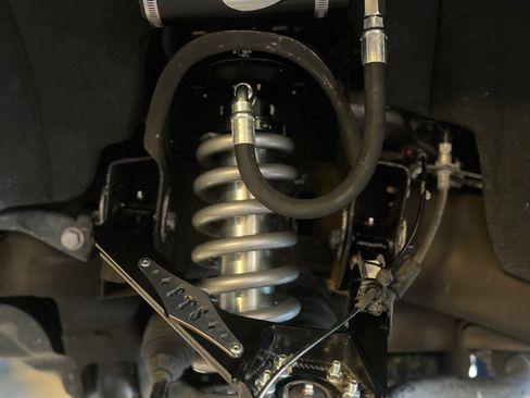 Used 2018 Chevrolet Silverado 1500 LT w/ LT Convenience Package image 6