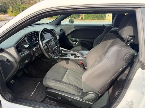 Used 2018 Dodge Challenger R/T image 8