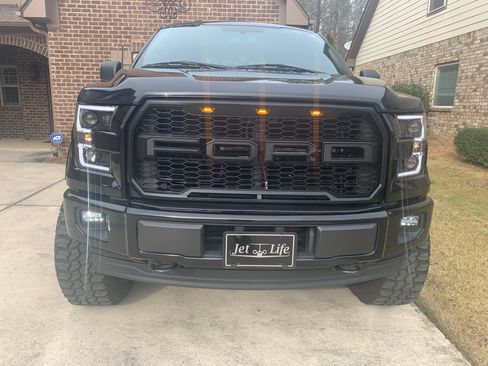 Used 2017 Ford F150 XLT w/ Equipment Group 302A Luxury AWD/4WD image 4