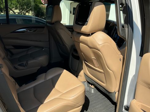 Used 2019 Cadillac Escalade Platinum image 11