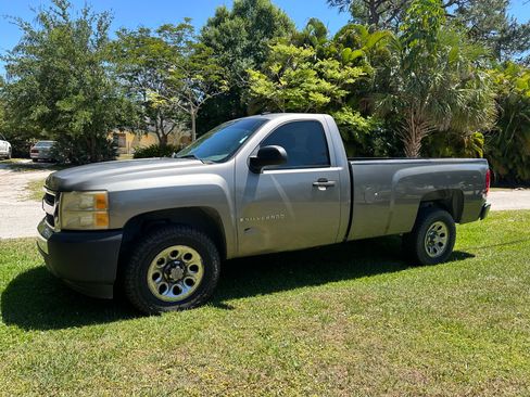 Used 2008 Chevrolet Silverado 1500 W/T w/ Towing Package image 6