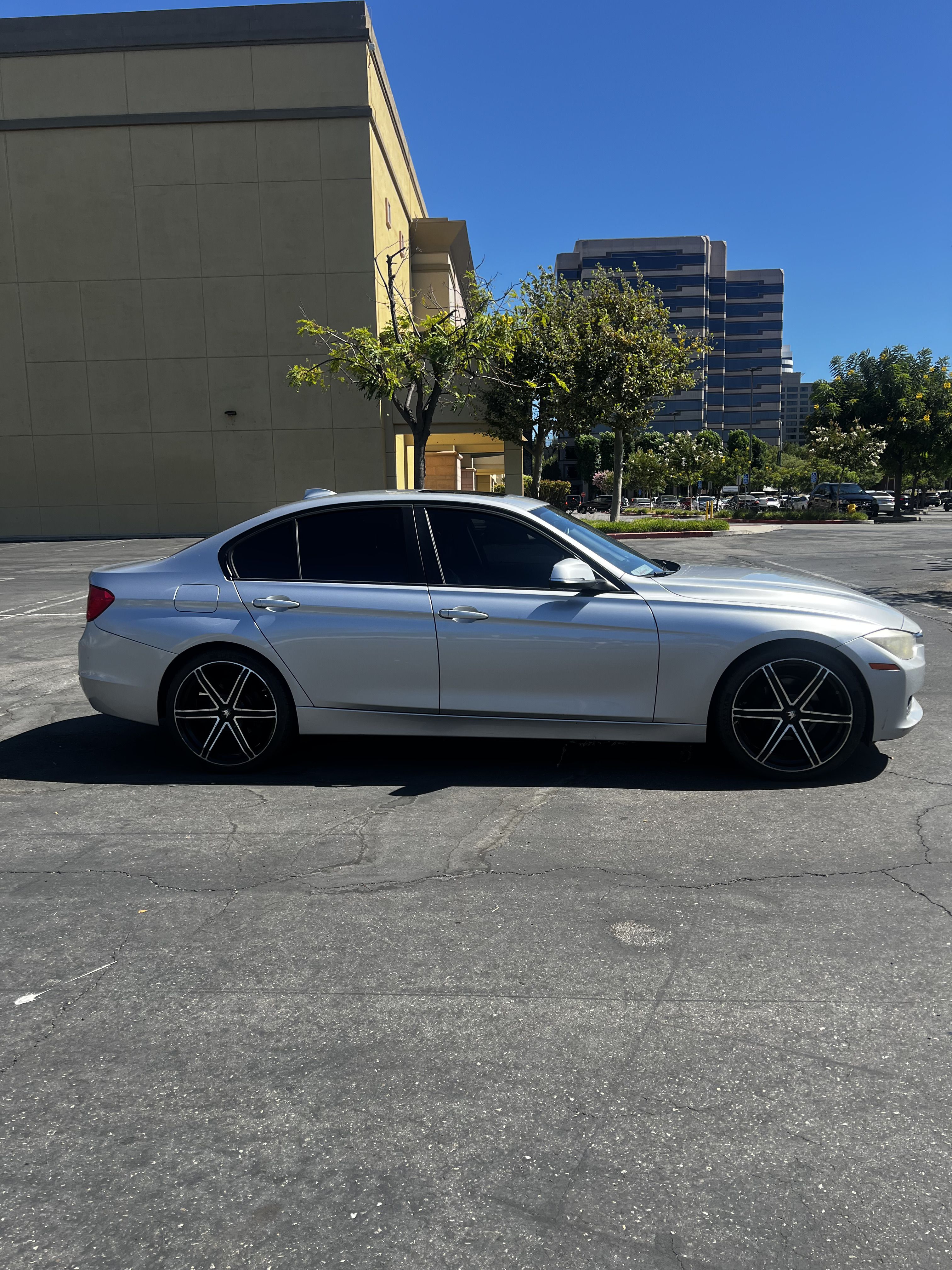 Used 2012 BMW 328i Sedan RWD image 5
